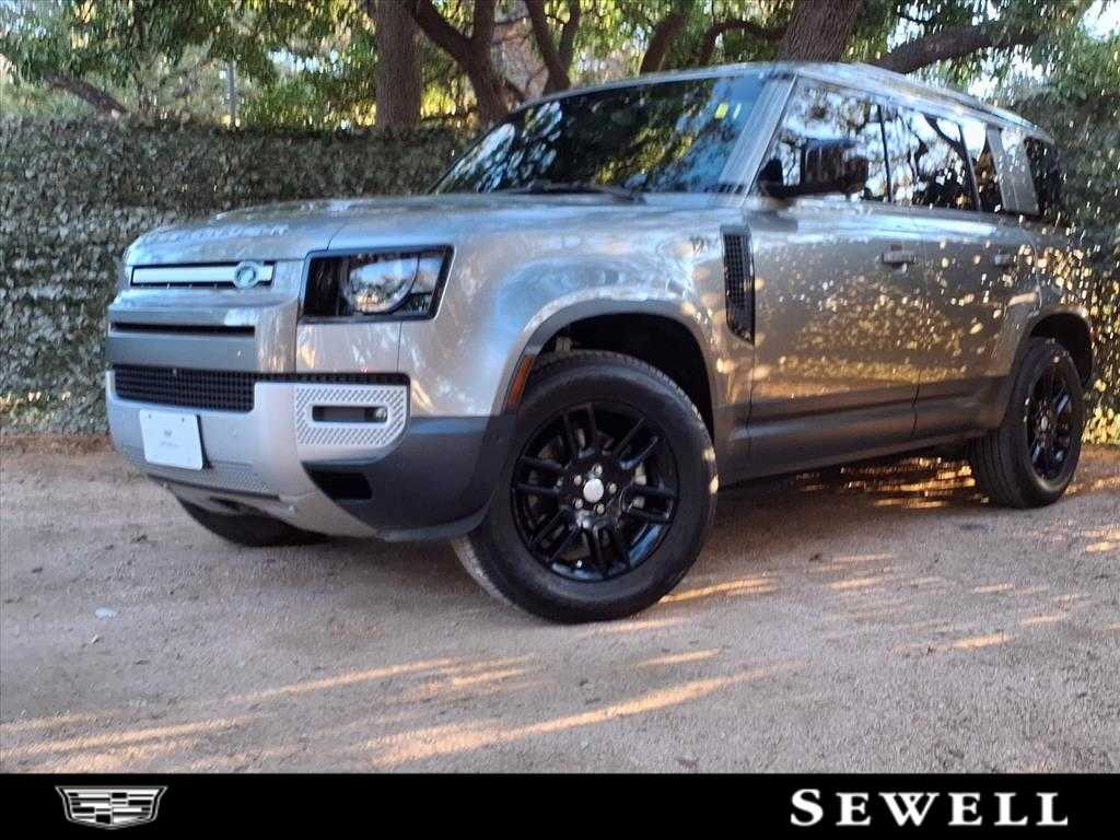 2025 Land Rover Defender S's photo