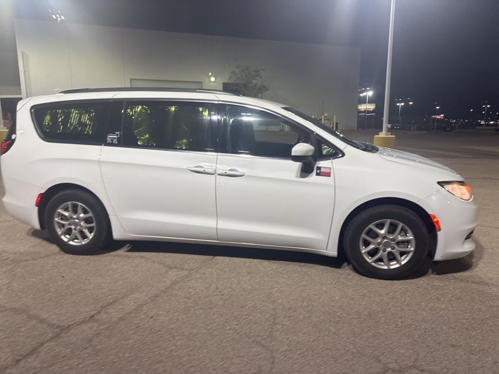 2020 Chrysler Voyager LXi photo 6