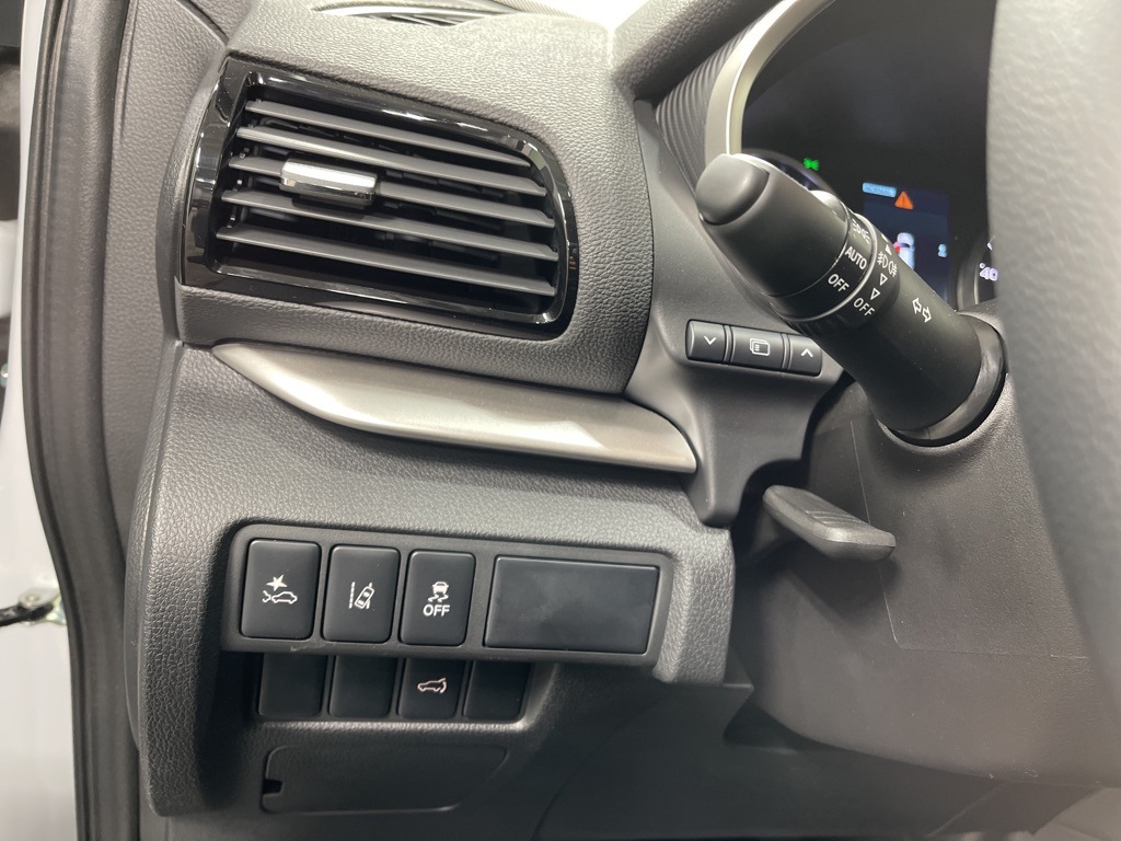 2025 Mitsubishi Eclipse Cross SE photo 6