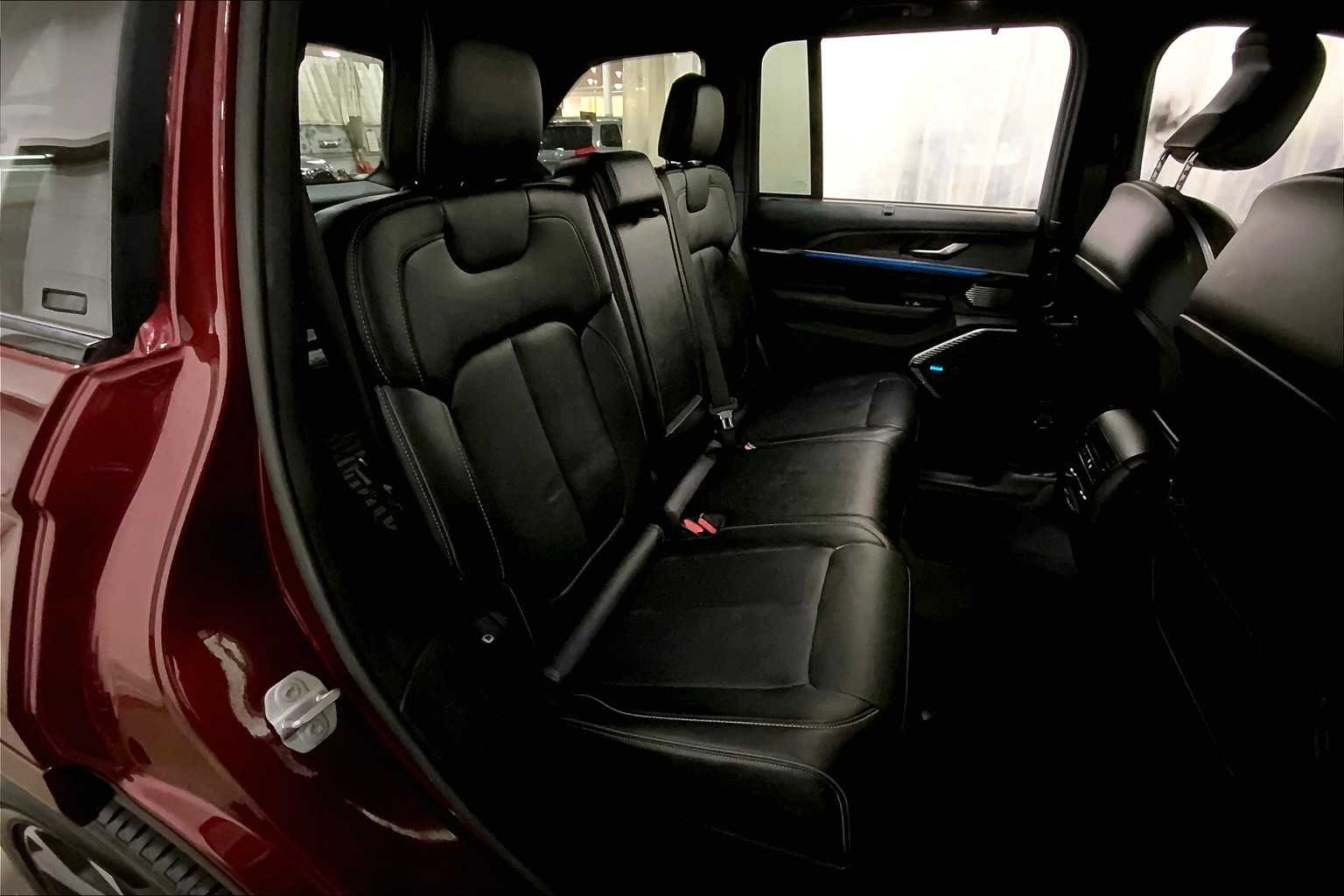 2023 Jeep Cherokee 4xe Overland photo 19