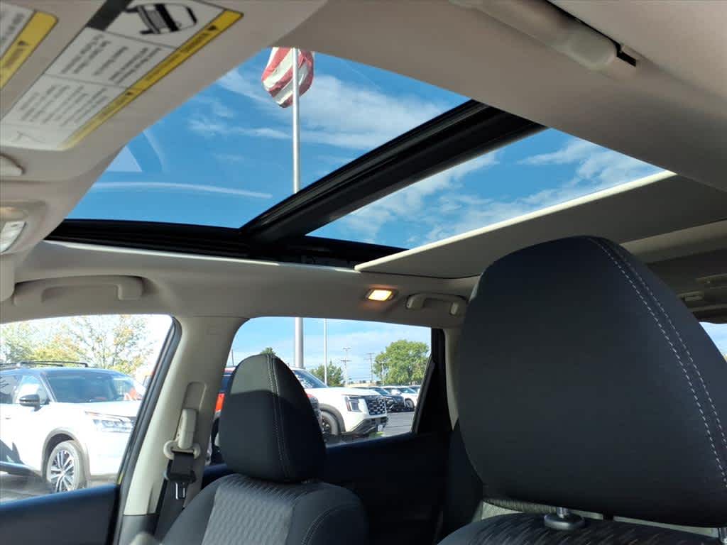 2020 Nissan Rogue SV photo 18