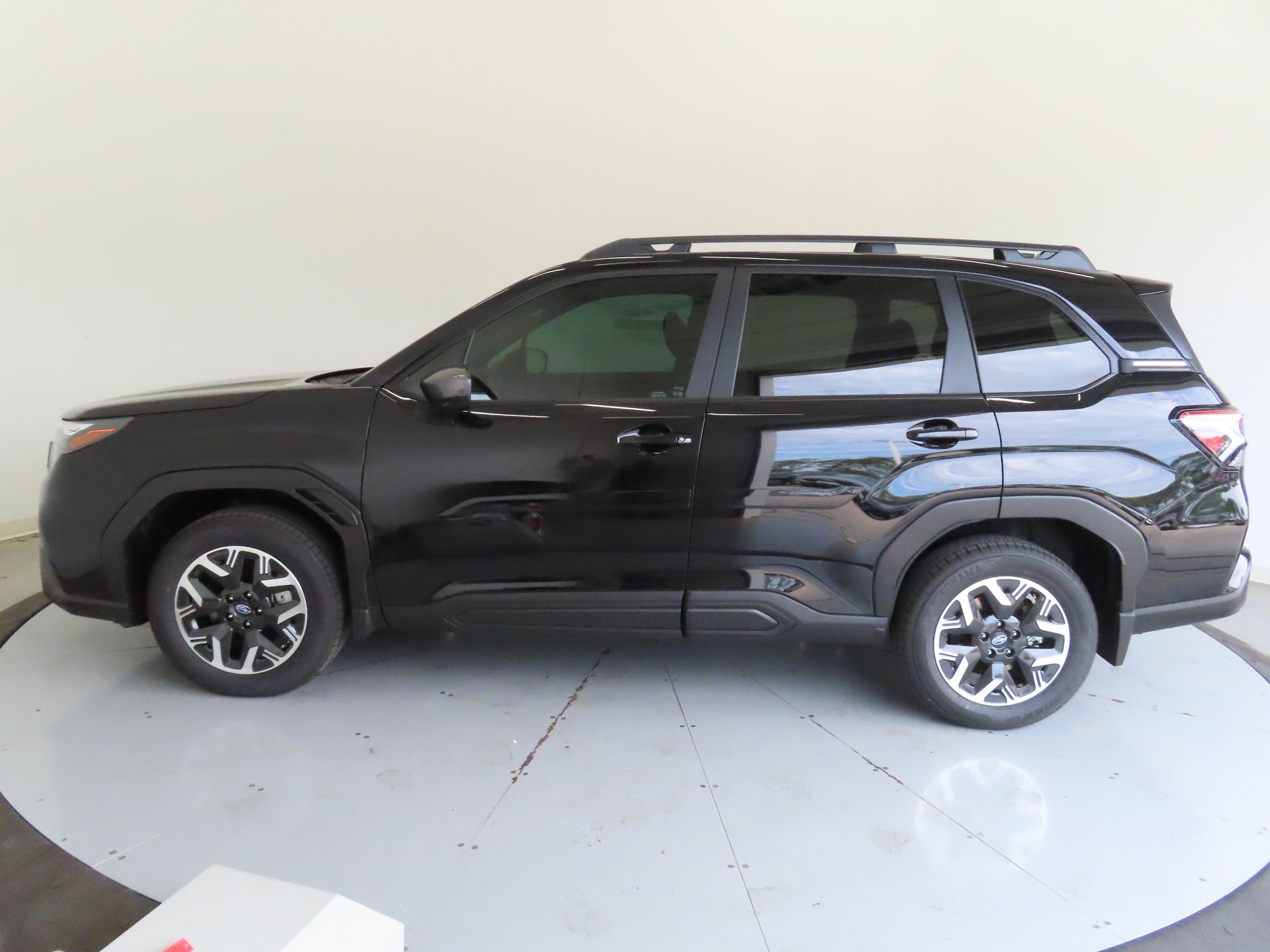 2025 Subaru Forester Premium photo 6