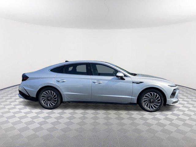 2025 Hyundai Sonata Limited photo 4