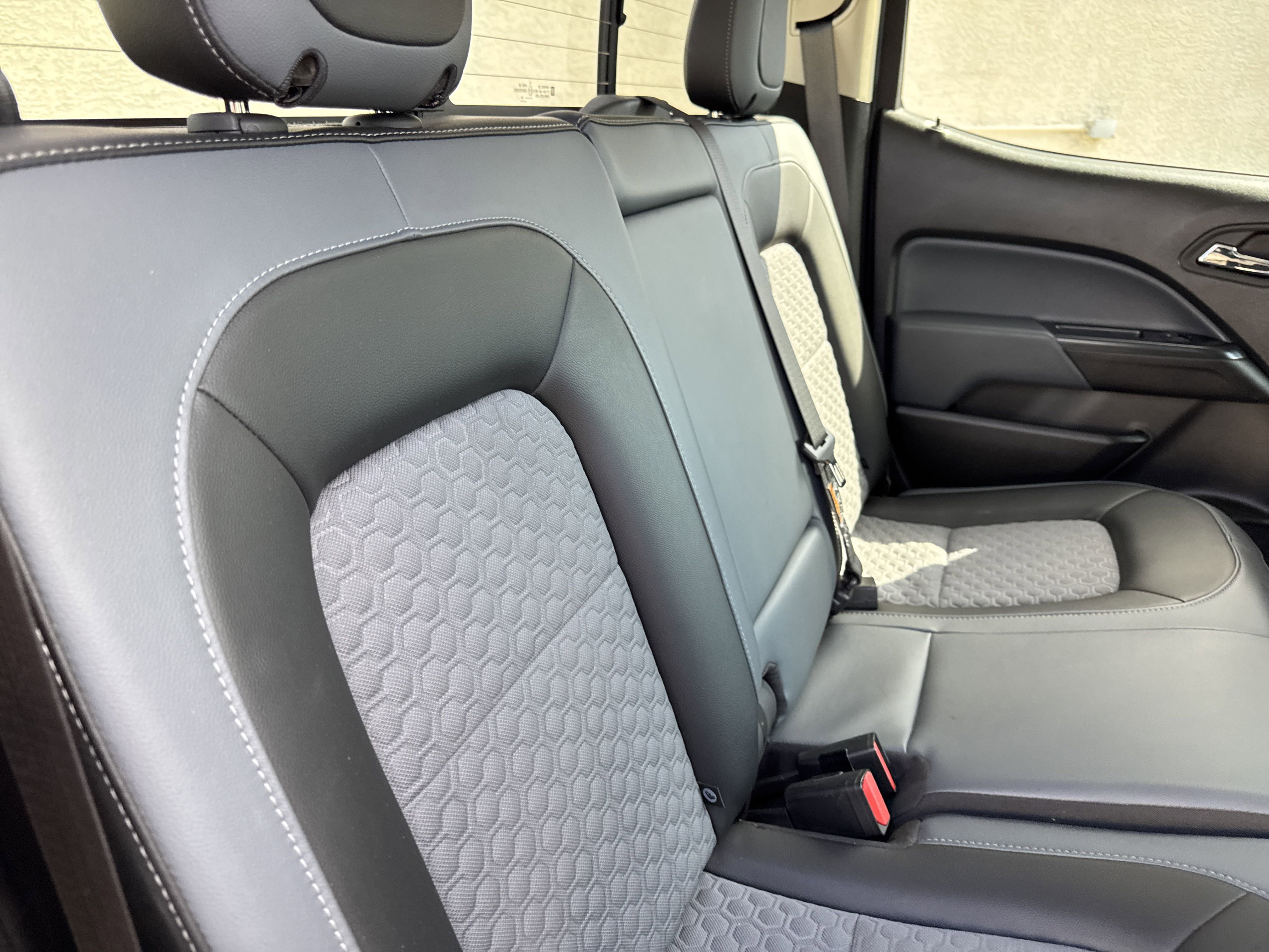 2022 Chevrolet Colorado Z71 photo 3
