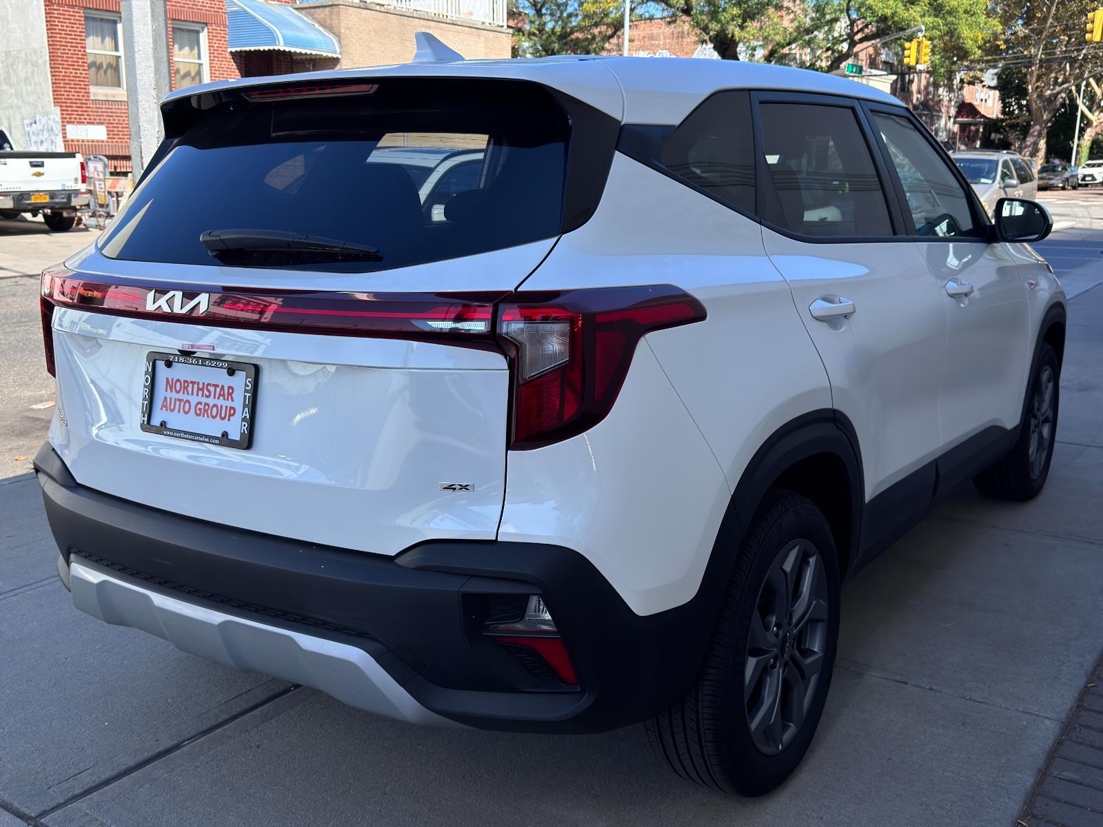 2024 Kia Seltos LX photo 3