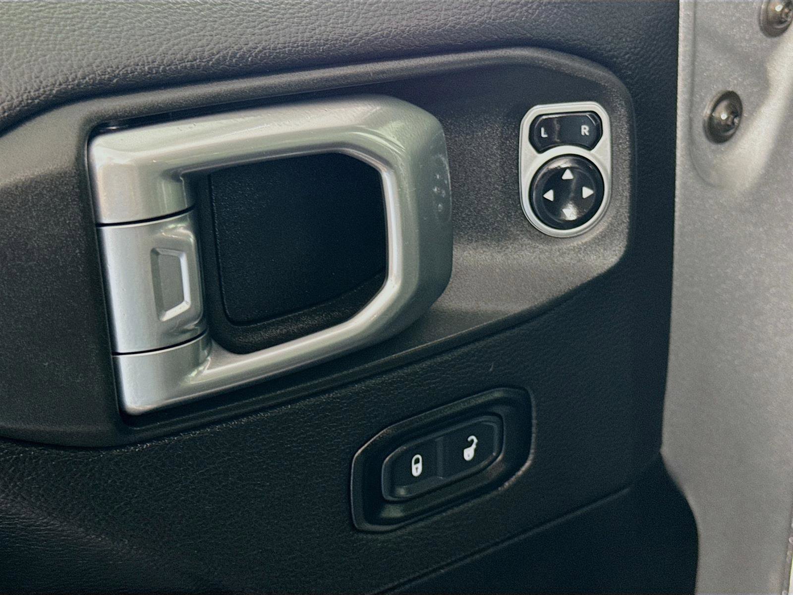 2020 Jeep Wrangler Unlimited Sahara photo 17
