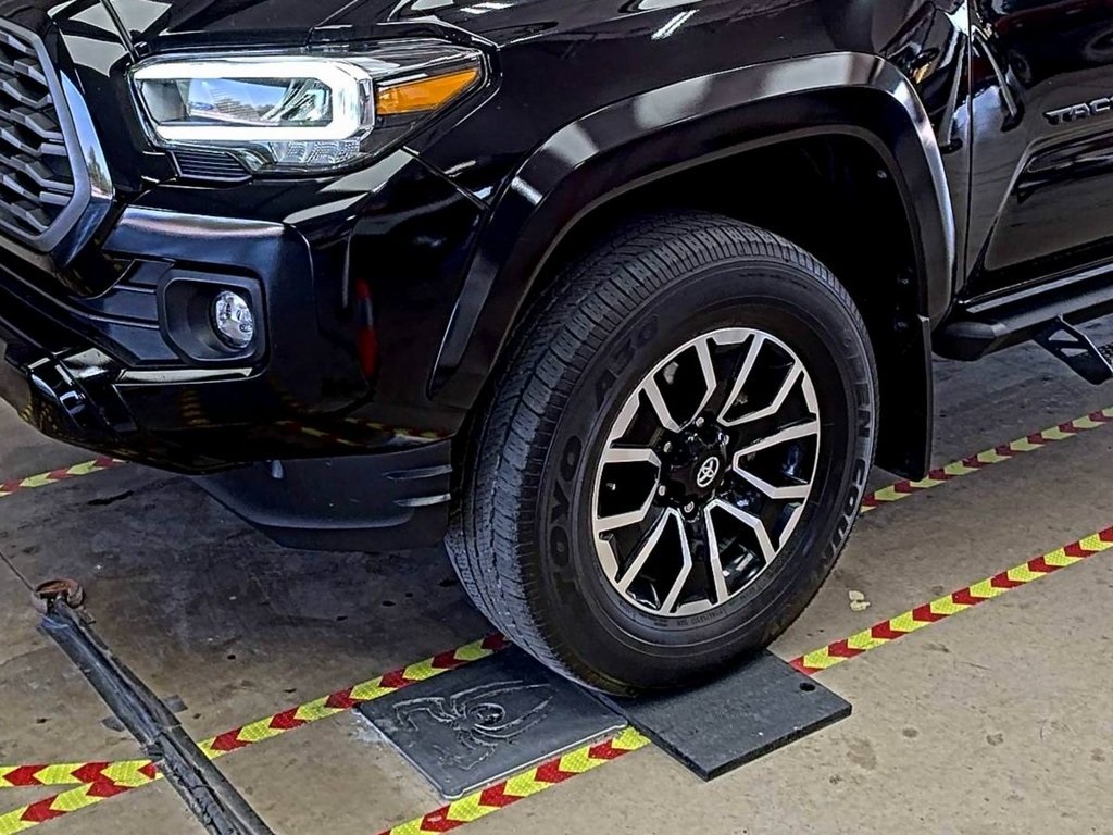 2023 Toyota Tacoma TRD Sport photo 3