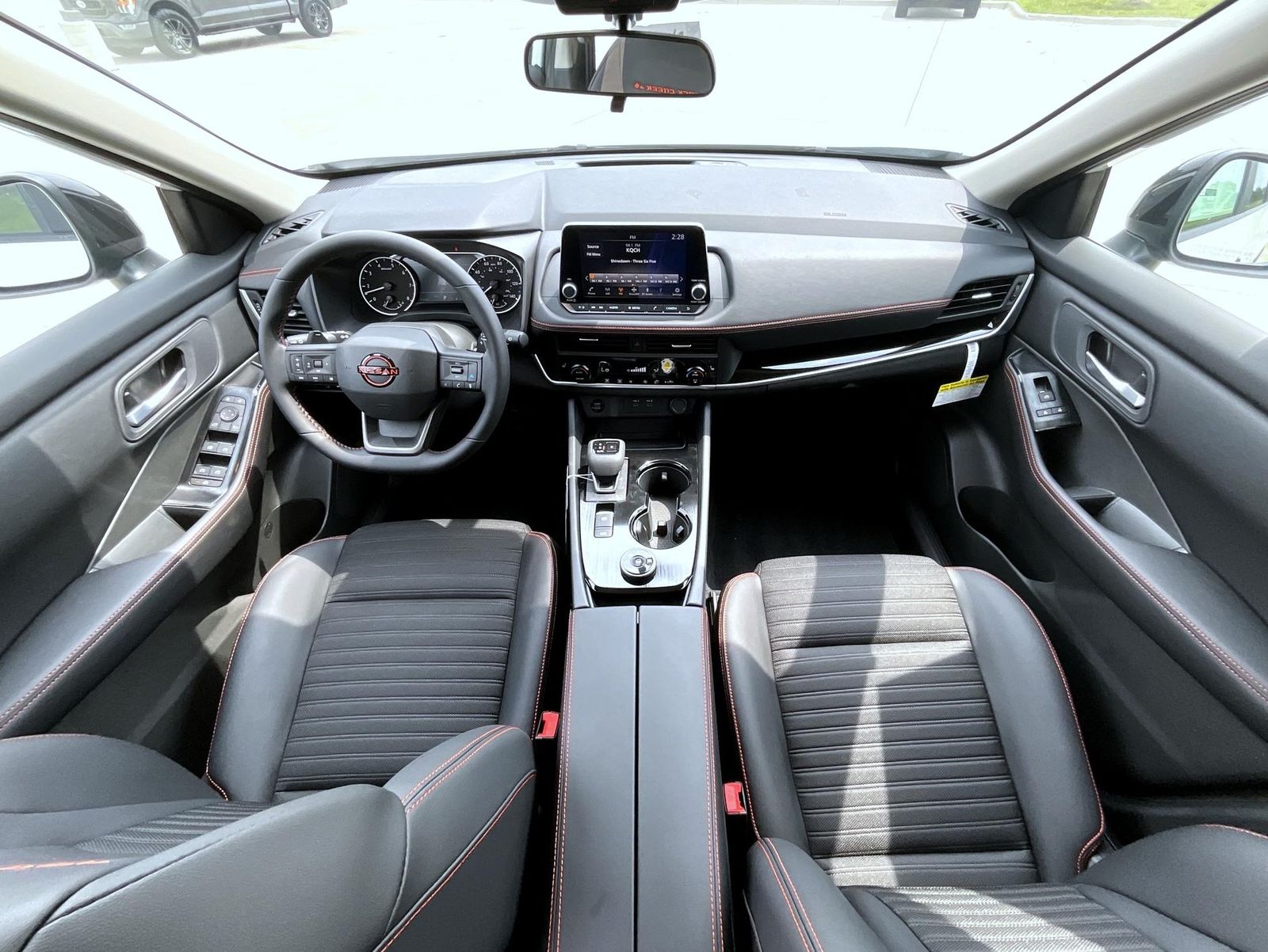 2026 Nissan Rogue AWD photo 13