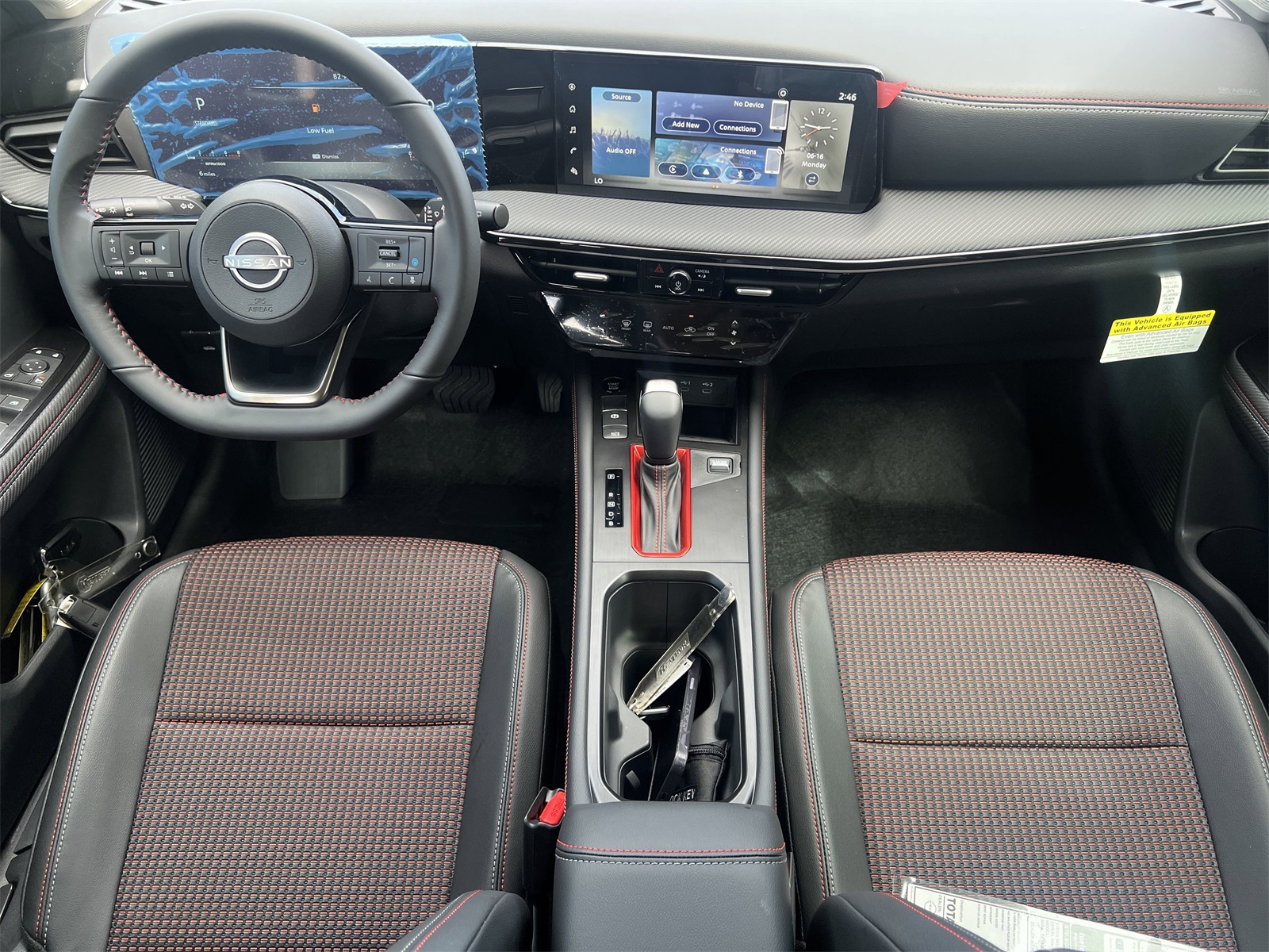 2025 Nissan Kicks SR photo 3