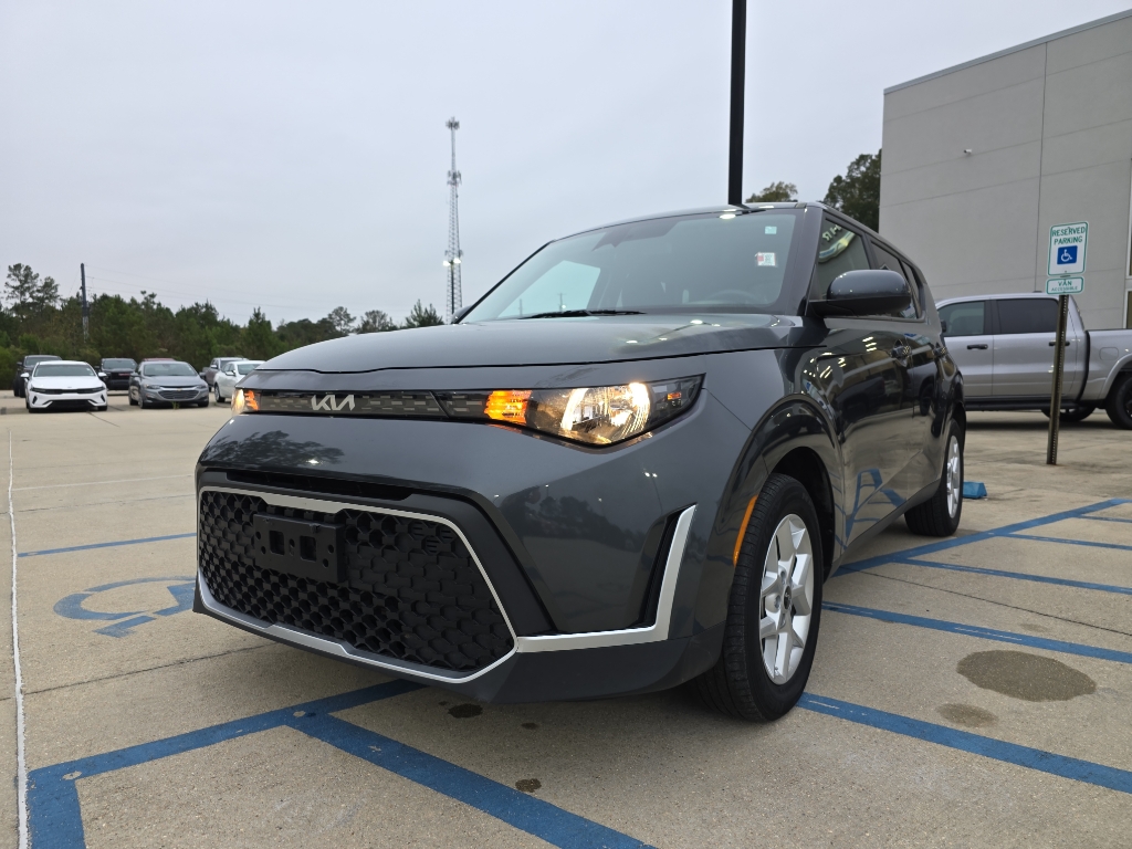 2024 Kia Soul LX photo 3
