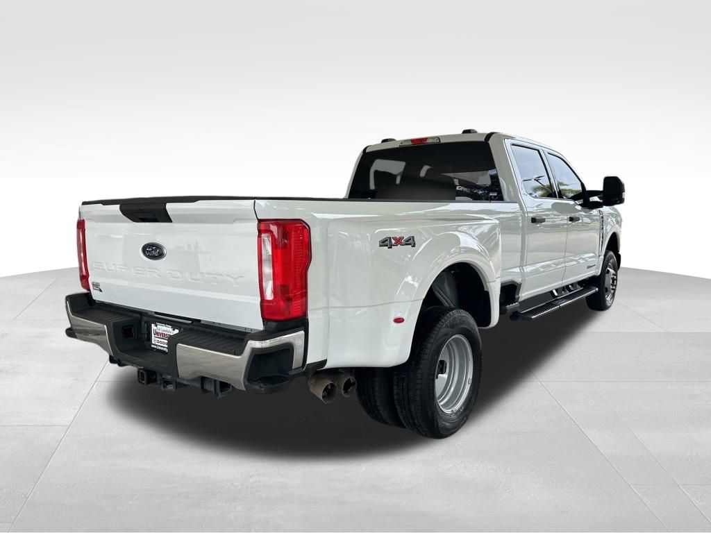 2024 Ford F-350 XLT photo 2