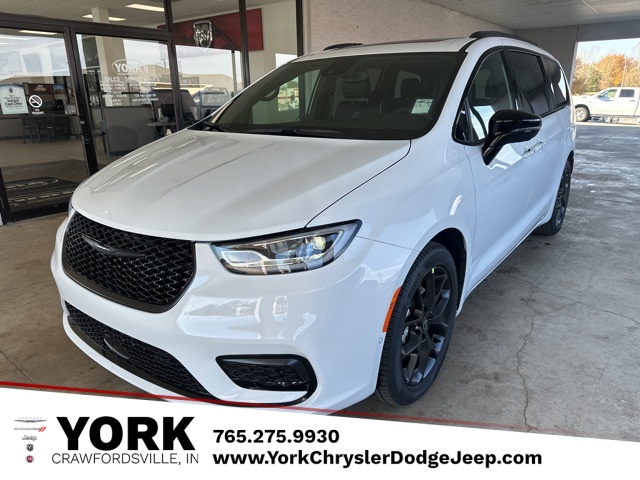 2026 Chrysler Pacifica Limited's photo