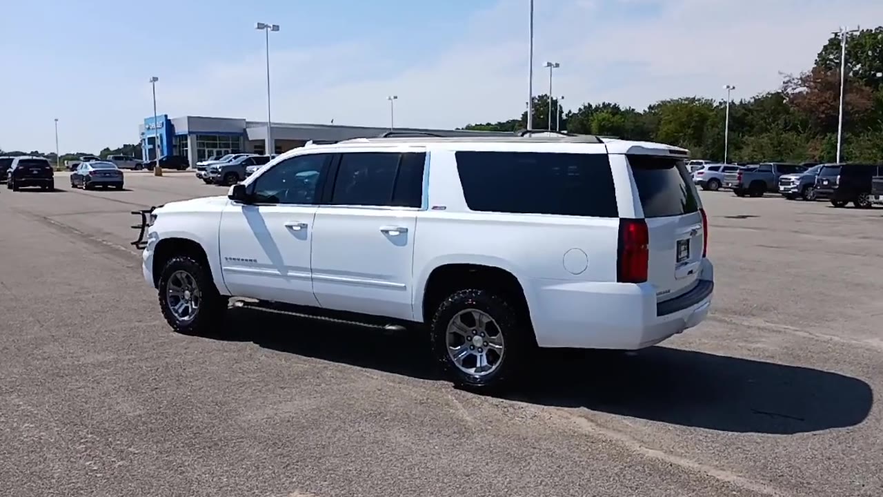 2018 Chevrolet Suburban LT photo 6