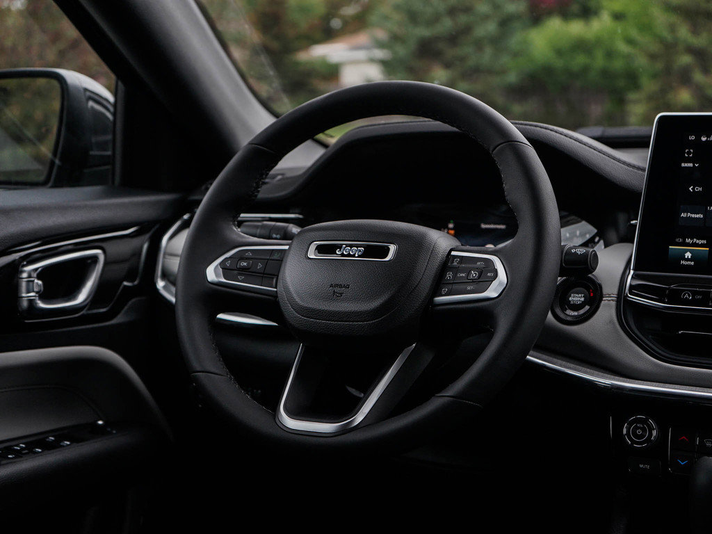 2025 Jeep Compass Limited photo 14