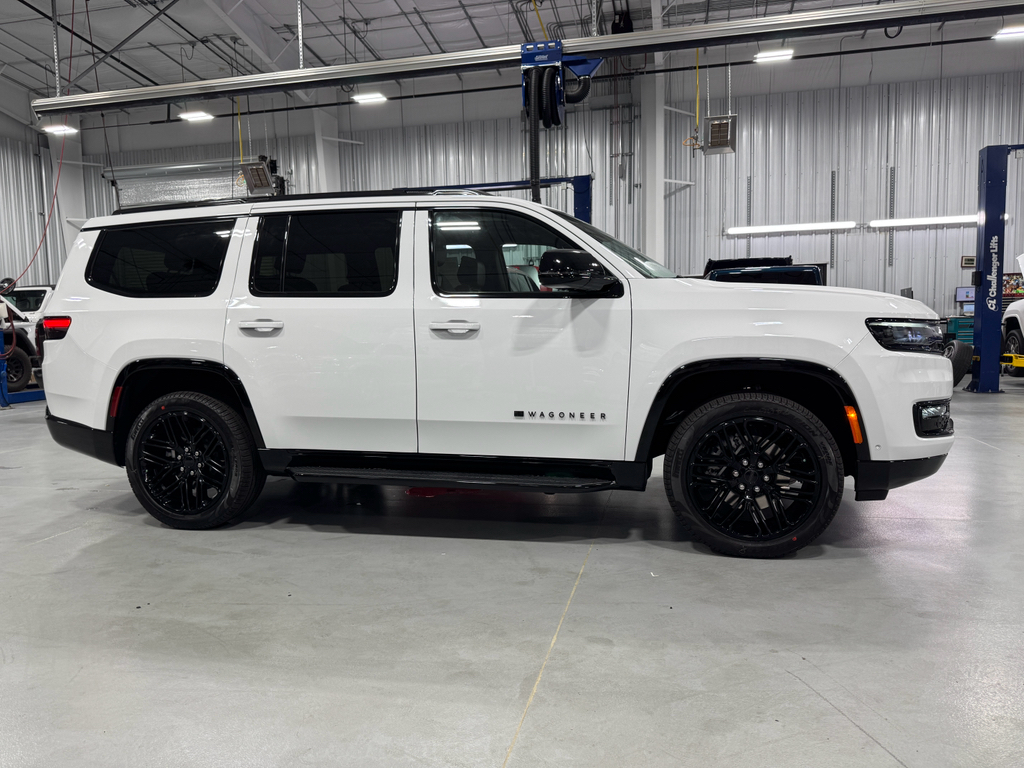 2025 Jeep Wagoneer Series II Carbide photo 15