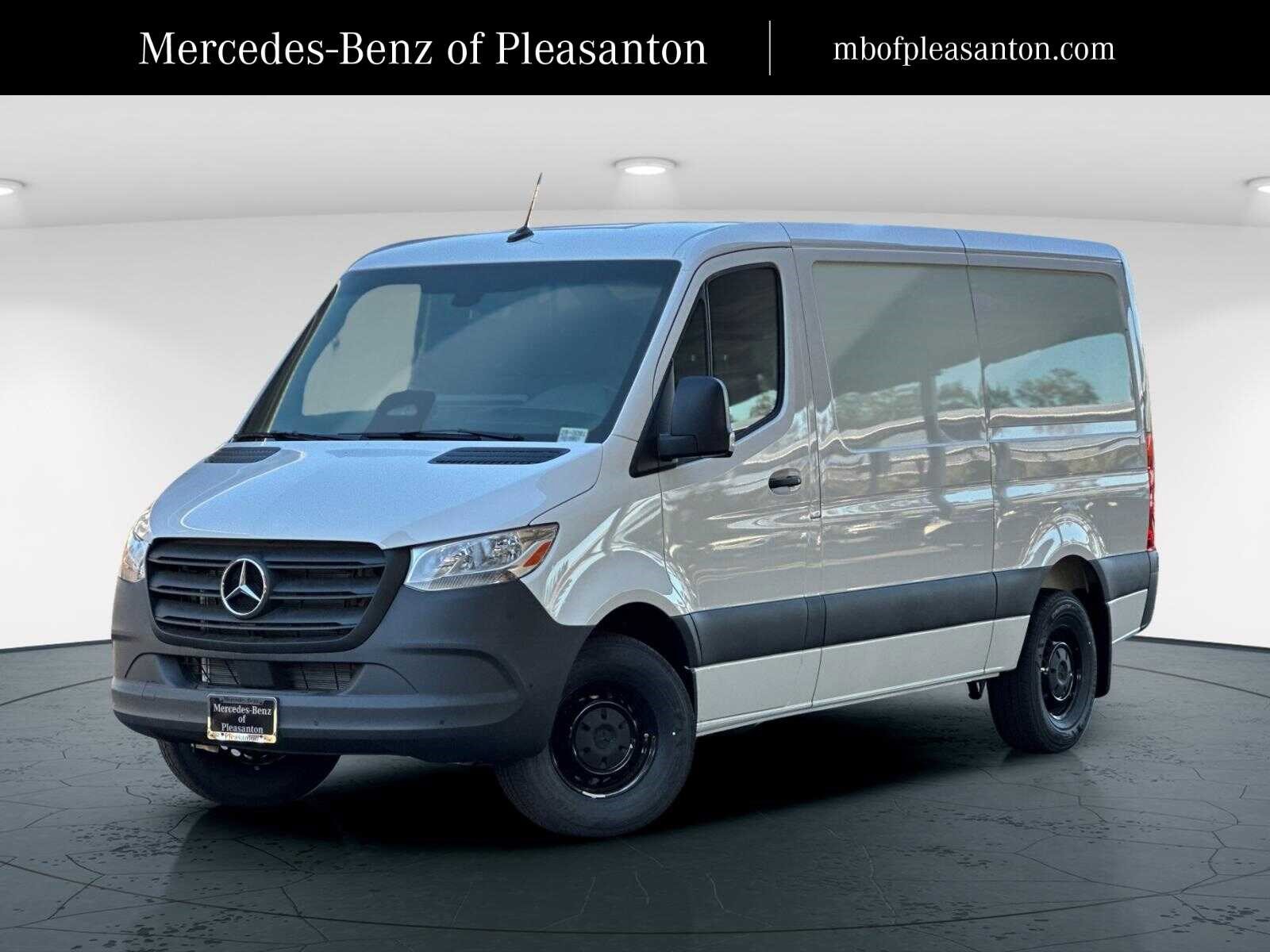 2025 Mercedes-Benz Sprinter Cargo Van Base's photo