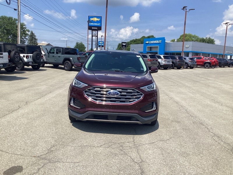2021 Ford Edge Titanium photo 2