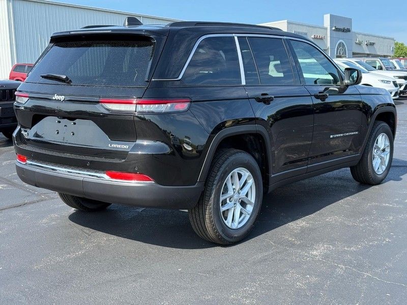 2025 Jeep Grand Cherokee Laredo X photo 3