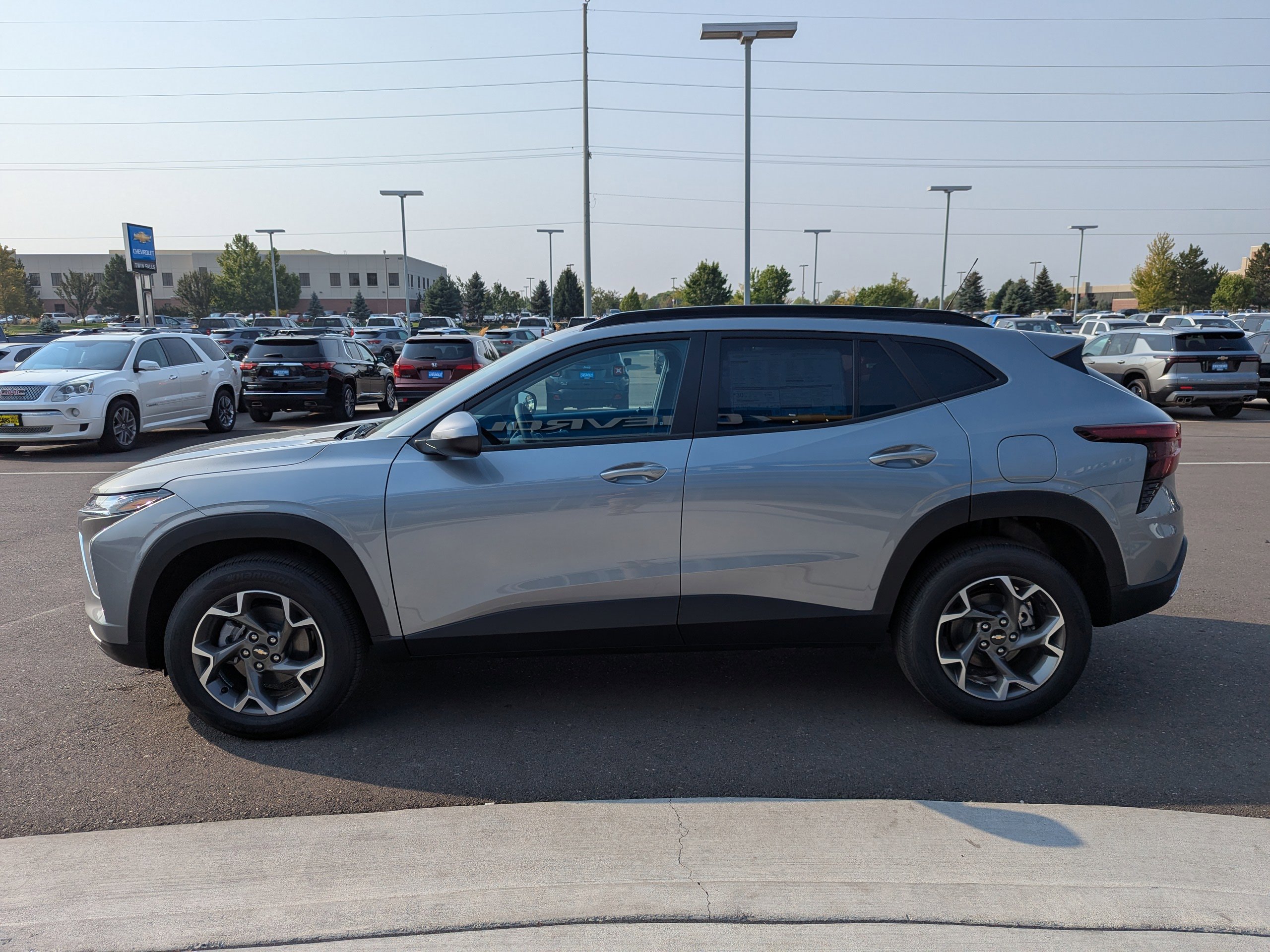 2025 Chevrolet Trax LT photo 7
