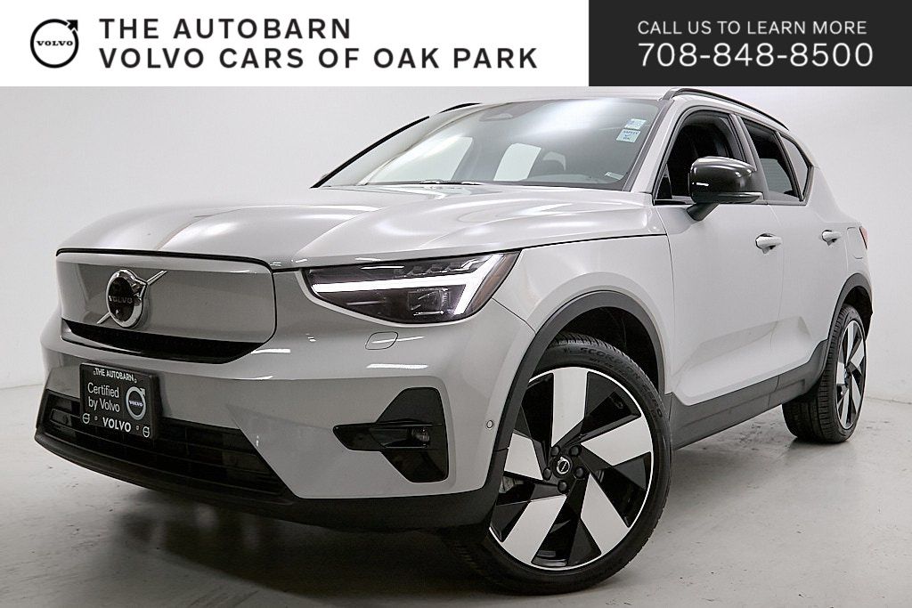 2023 VOLVO XC40 - Image 32