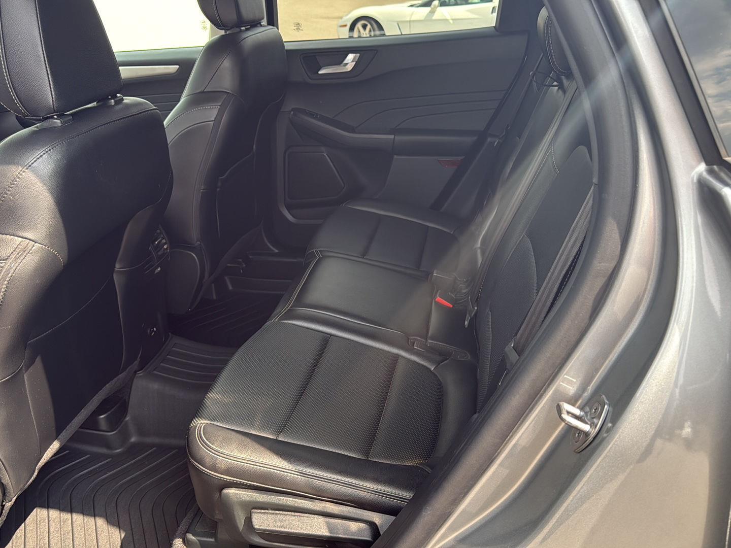2022 Ford Escape SEL Sport photo 10