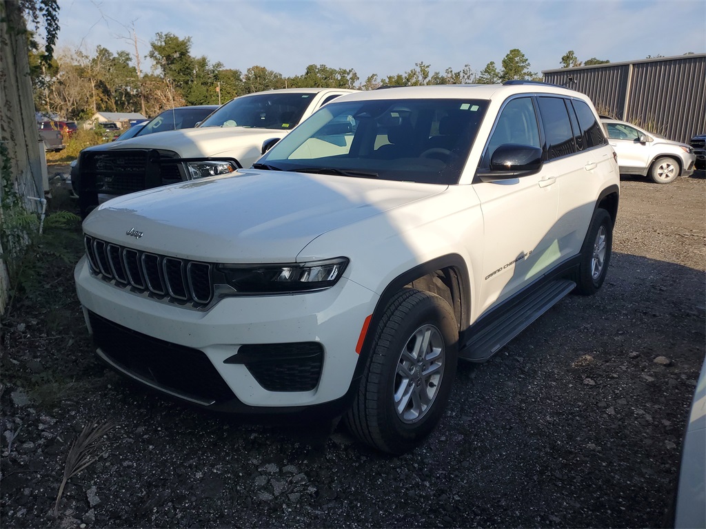 2023 Jeep Grand Cherokee Laredo's photo
