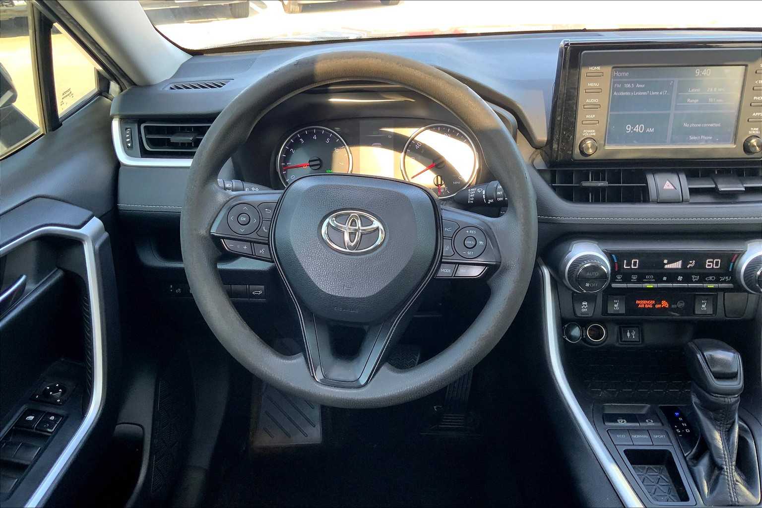 2019 Toyota RAV4 XLE photo 5