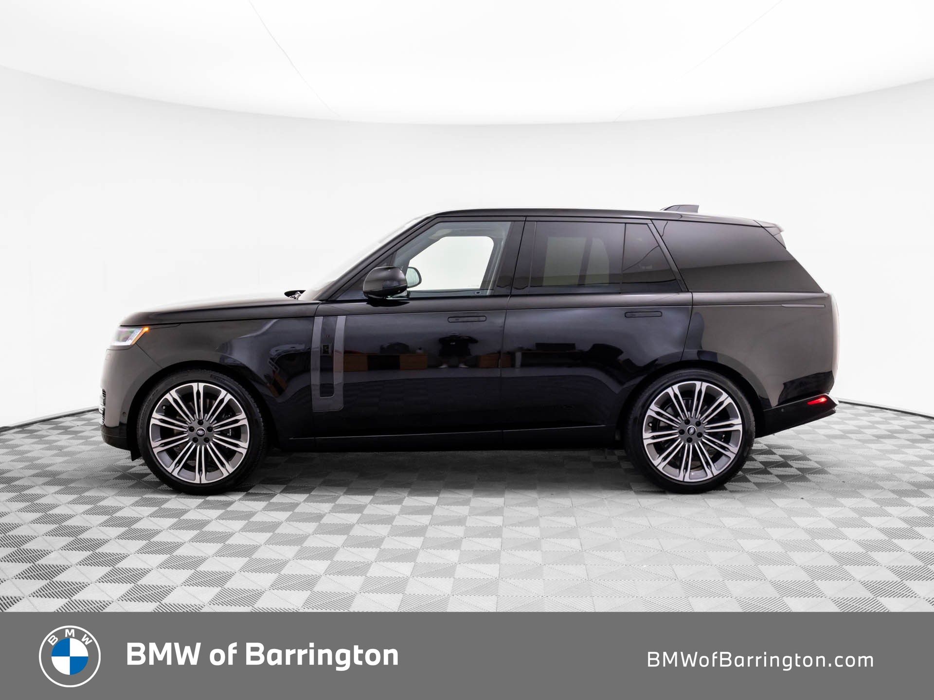 2025 Land Rover Range Rover SE photo 2