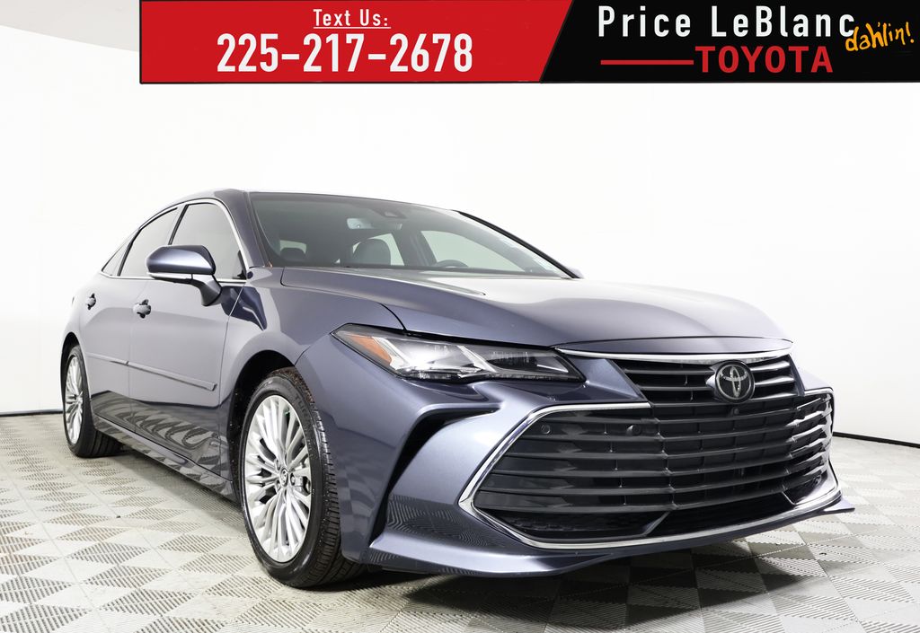 2019 Toyota Avalon Limited's photo