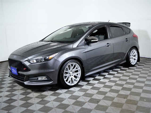2017 Ford Focus ST photo 4
