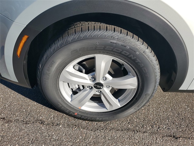 2026 Kia Sorento LX photo 3