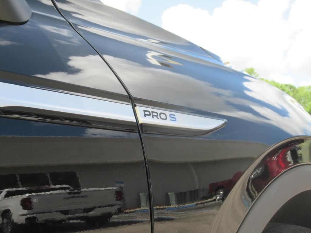 2022 Volkswagen ID.4 Pro S photo 8