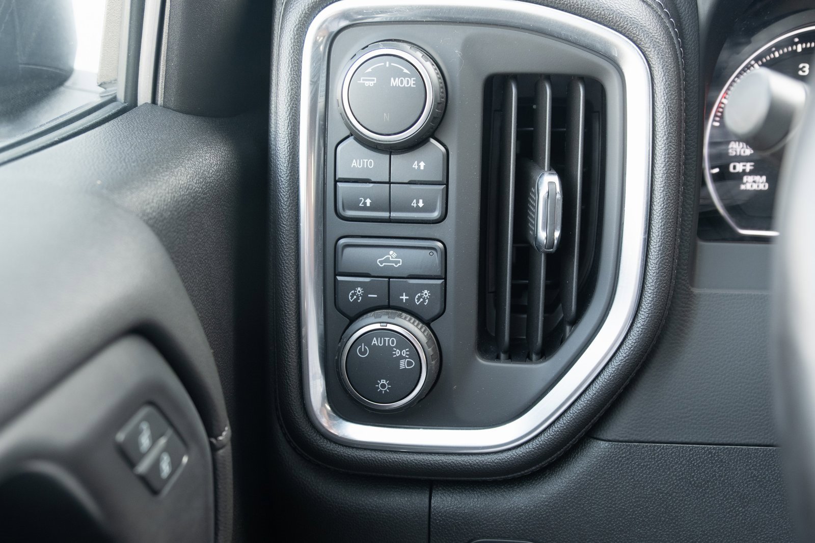 2020 Chevrolet Silverado 1500 LT photo 10