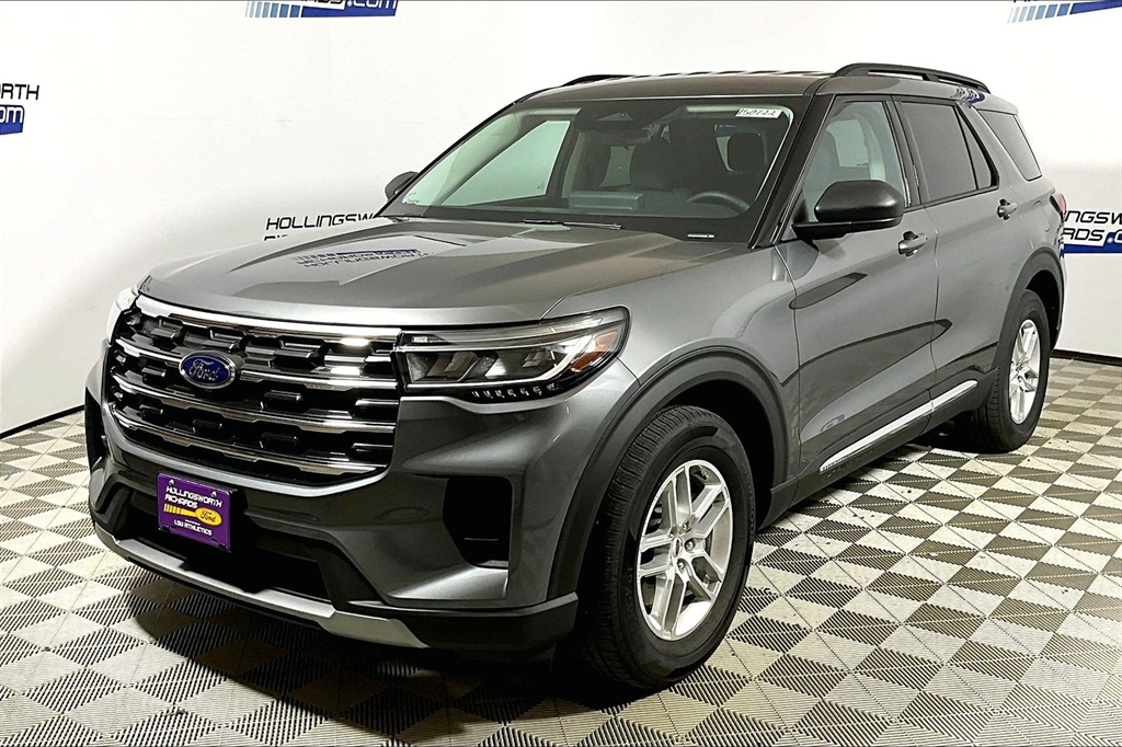 2025 Ford Explorer Active's photo
