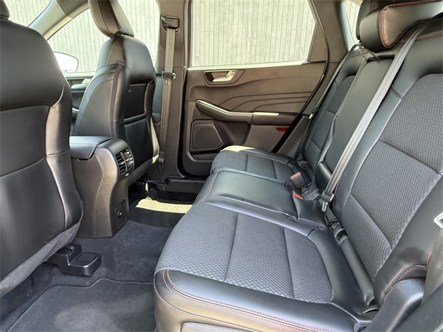 2024 Ford Escape ST-Line photo 16