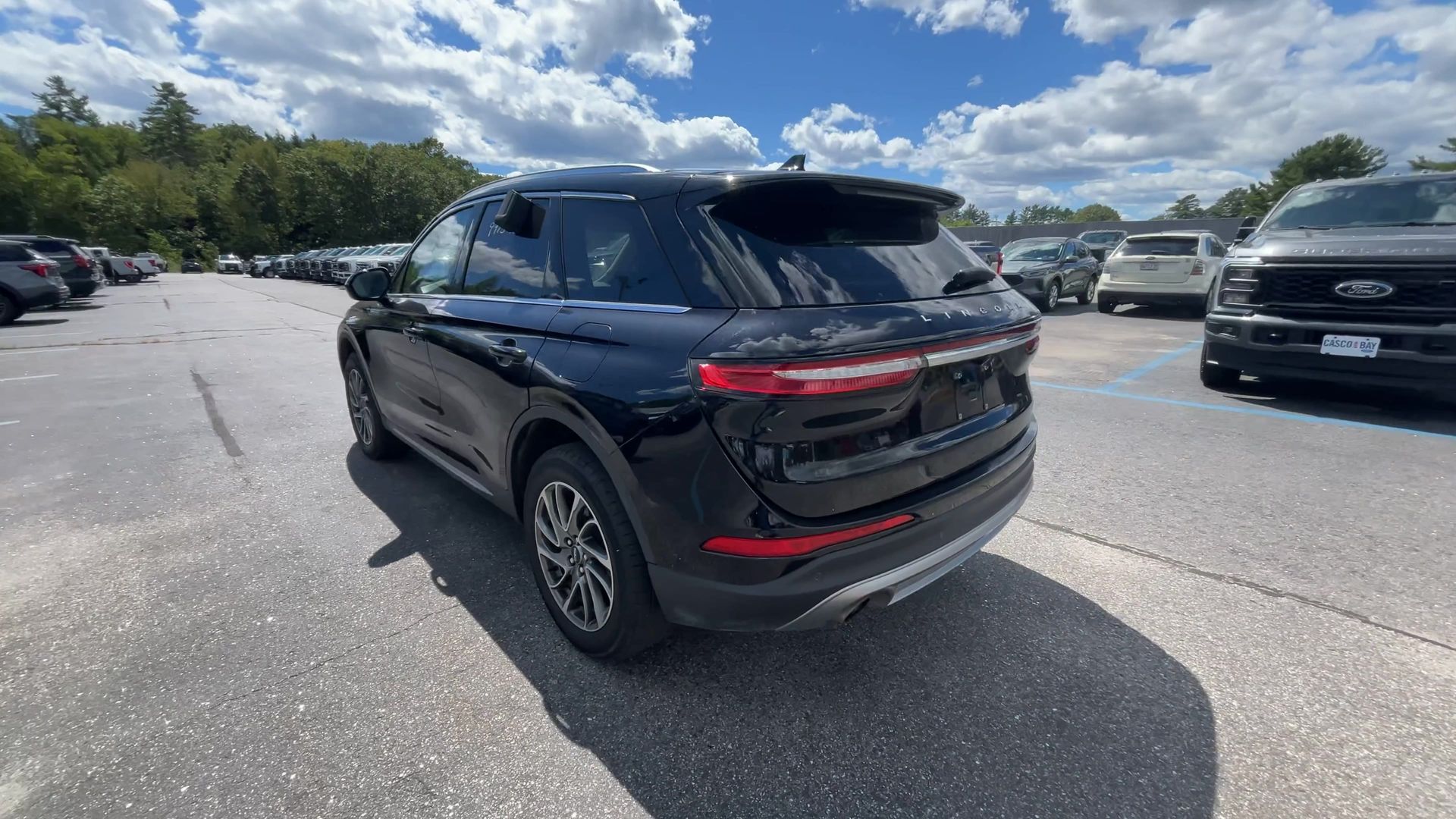 2022 Lincoln Corsair Standard photo 17