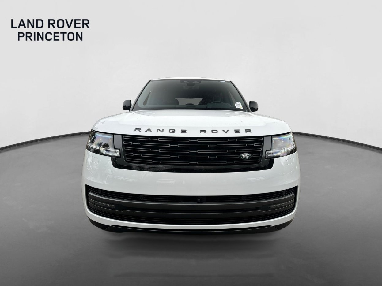 2025 Land Rover Range Rover SE photo 2