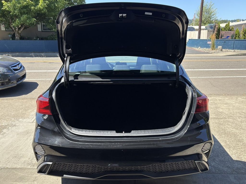 2023 Kia Forte LXS photo 9
