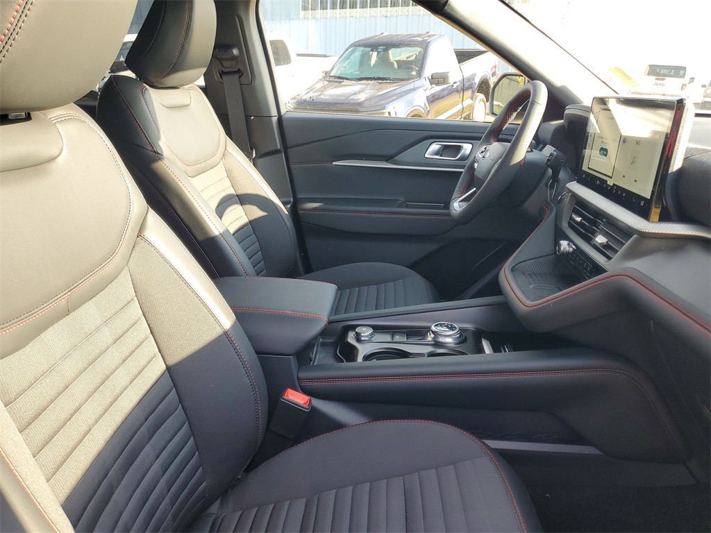 2025 Ford Explorer ST-Line photo 30