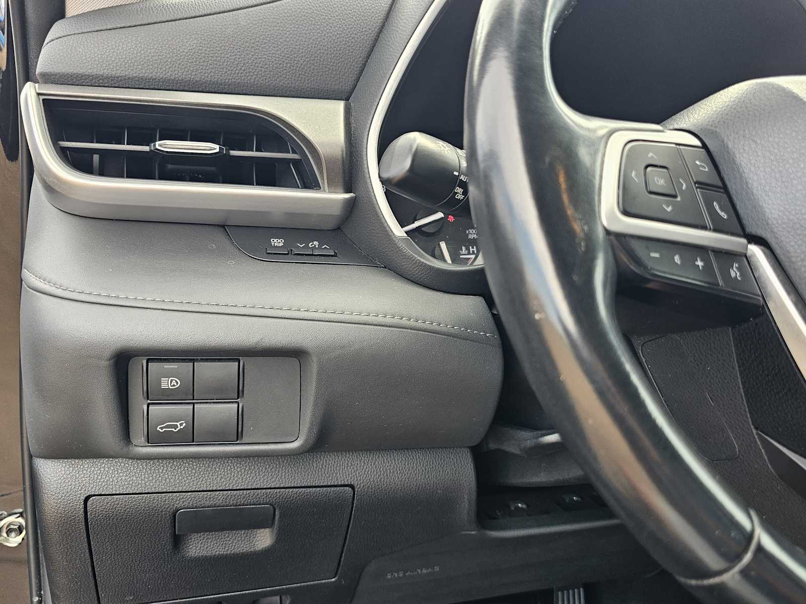 2022 Toyota Highlander XLE photo 20