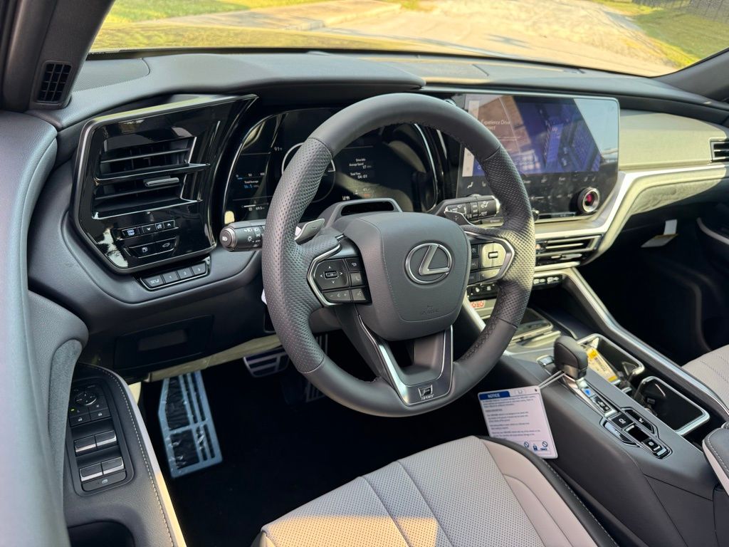 2025 Lexus TX 500h F SPORT Performance Premium photo 3