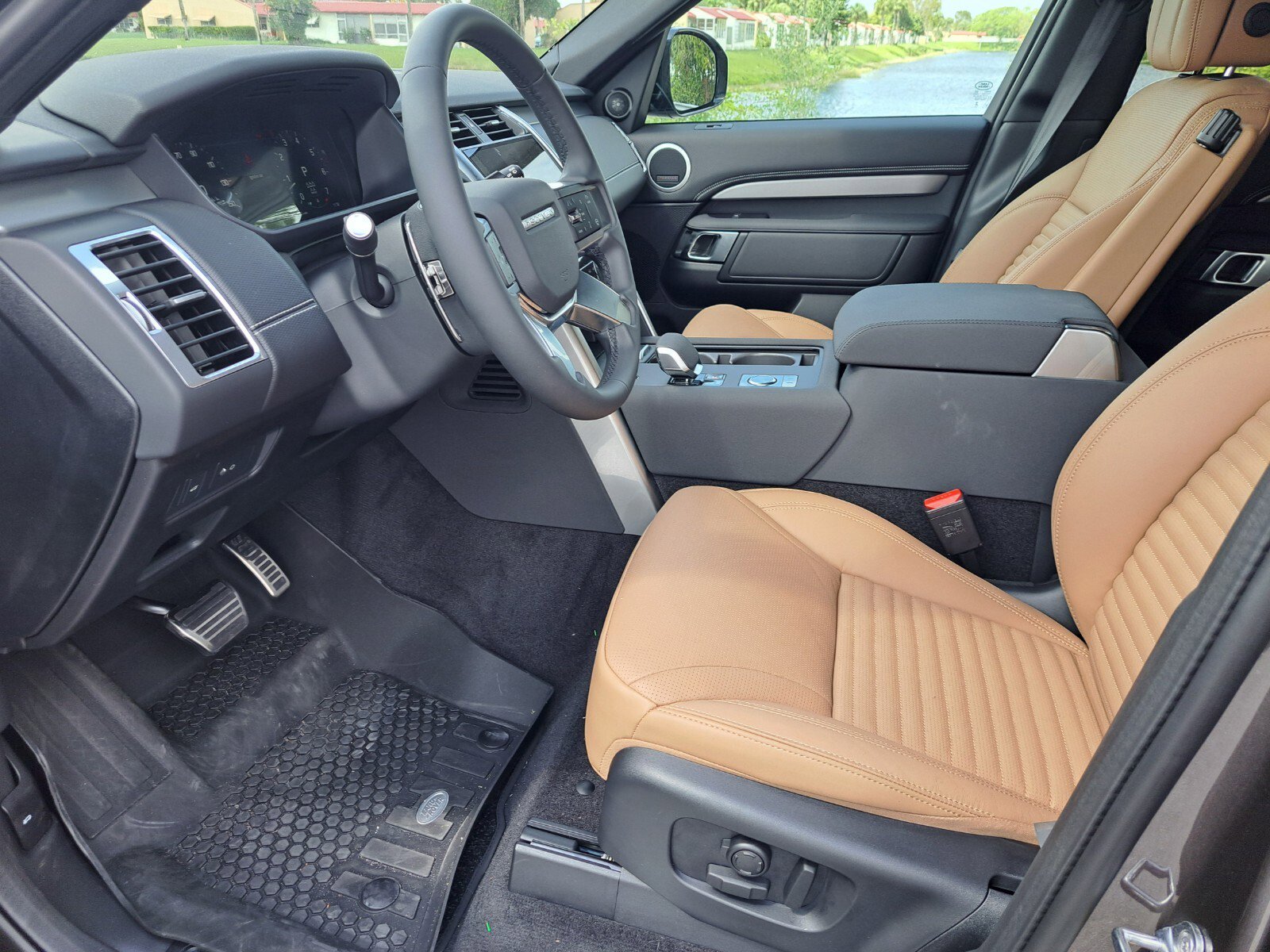 2025 Land Rover Discovery SE photo 9