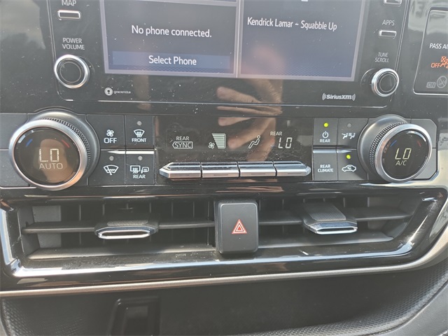 2021 Toyota Highlander L photo 18