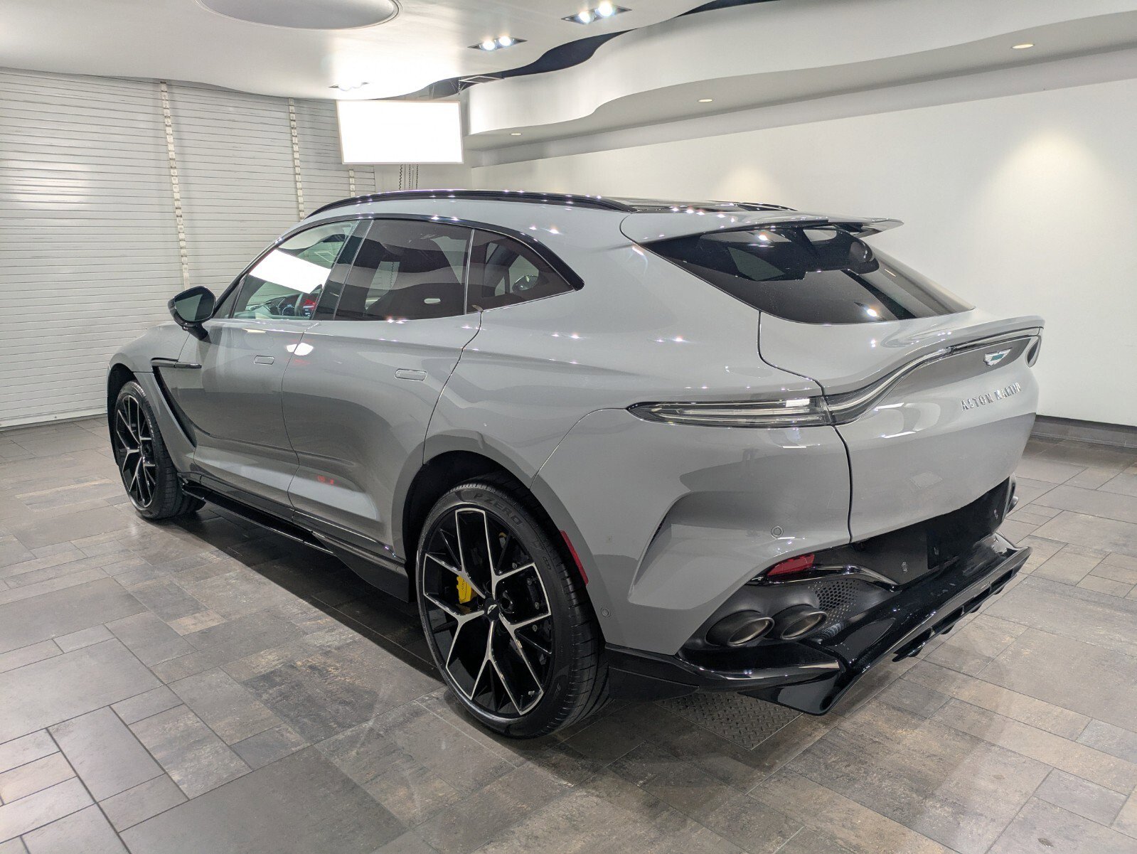 2025 Aston Martin DBX DBX707 photo 2