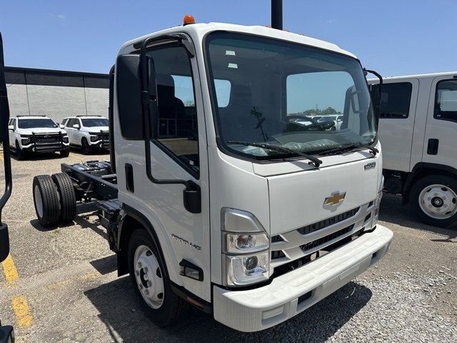 New 2024 Arc White Chevrolet  image 1