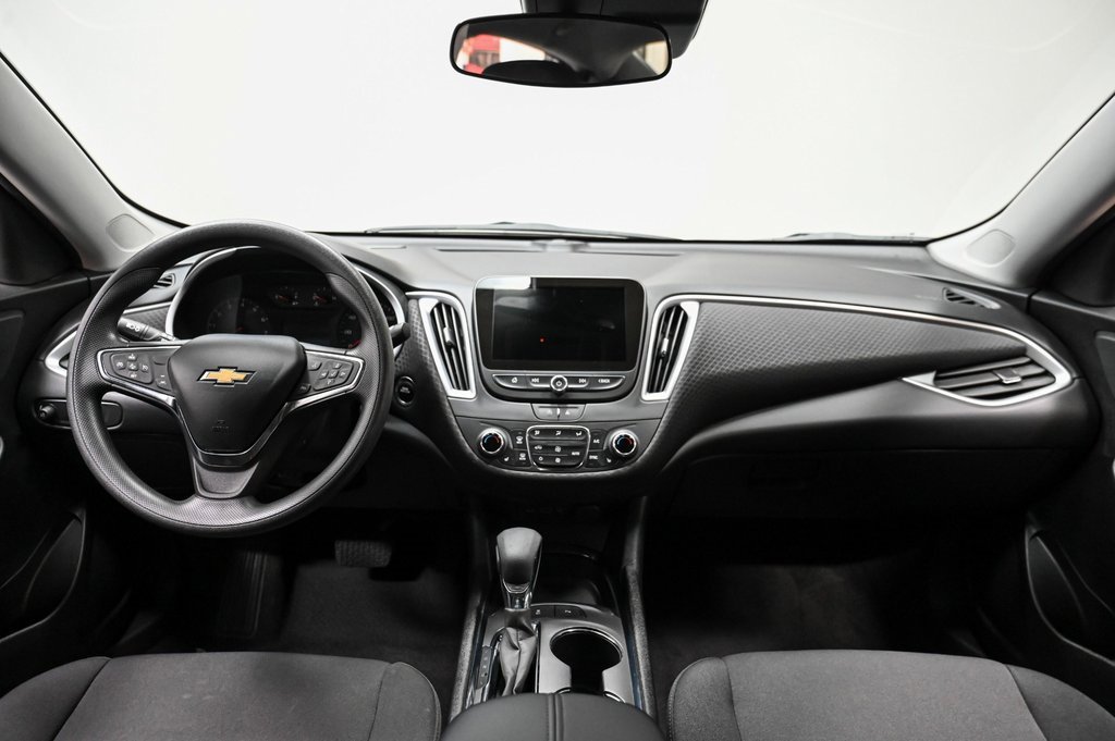 2024 Chevrolet Malibu 1LT photo 2