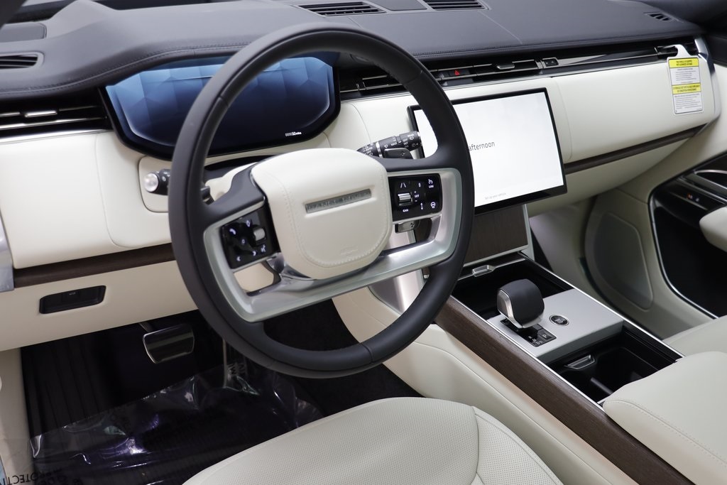 2025 Land Rover Range Rover SE photo 5