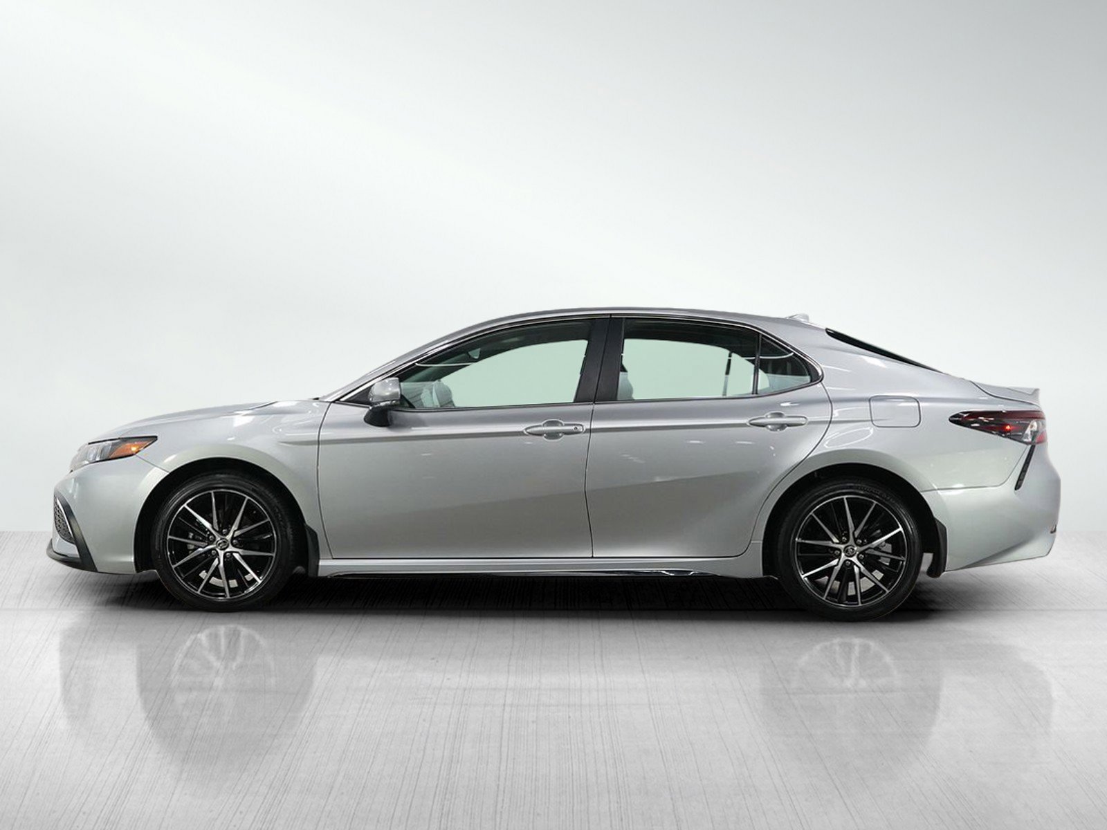 Used 2024 Toyota Camry SE with VIN 4T1G11AK8RU220831 for sale in Bloomington, Minnesota