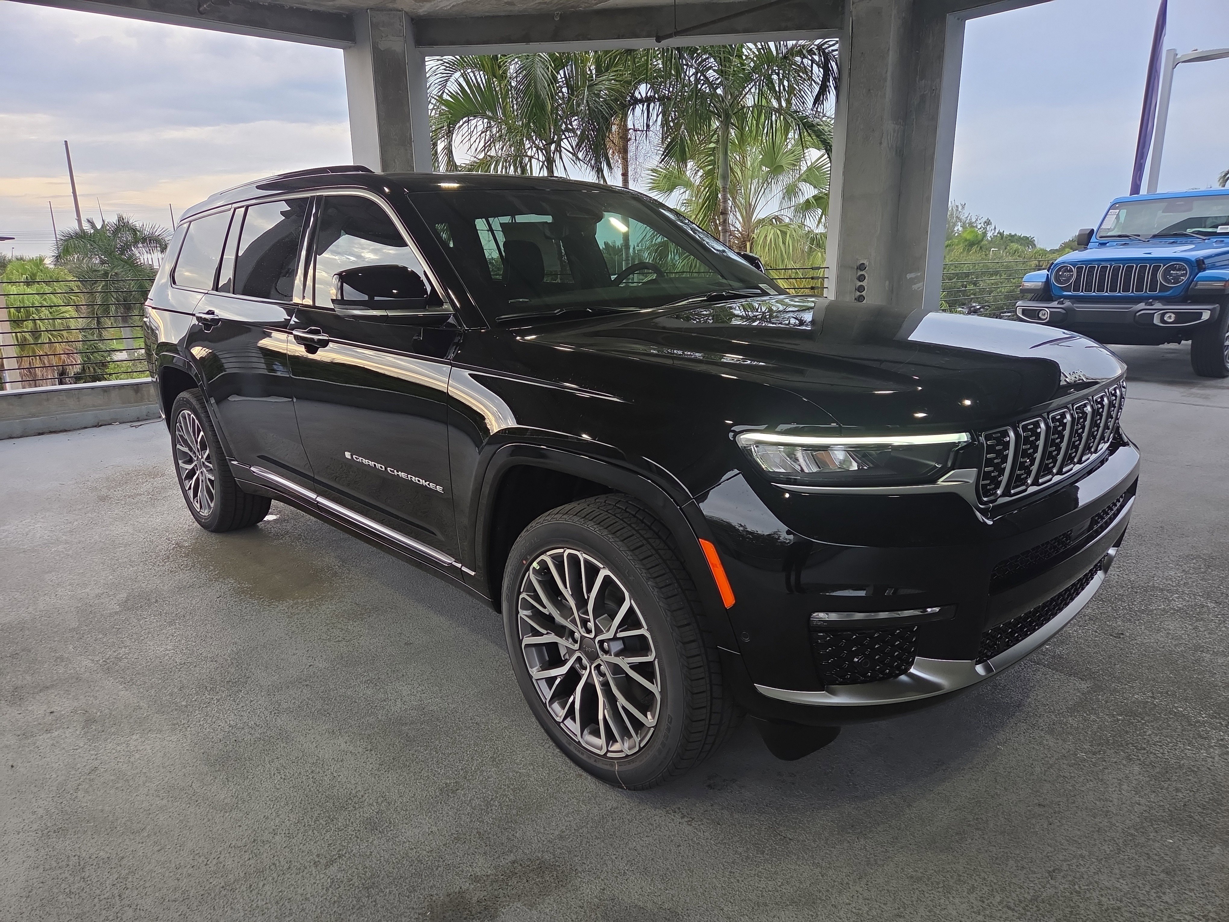 2025 Jeep Grand Cherokee L Summit Reserve's photo