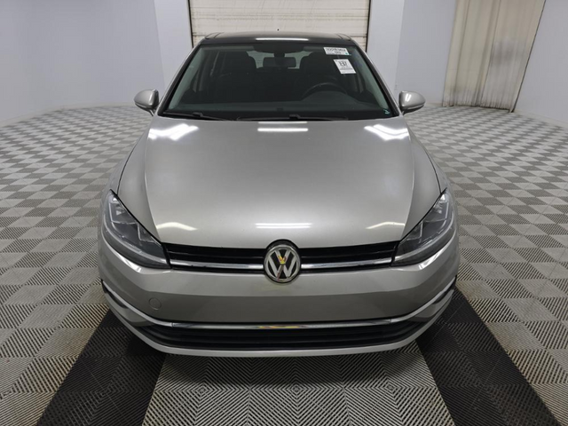 2018 Volkswagen Golf TSI SE photo 2